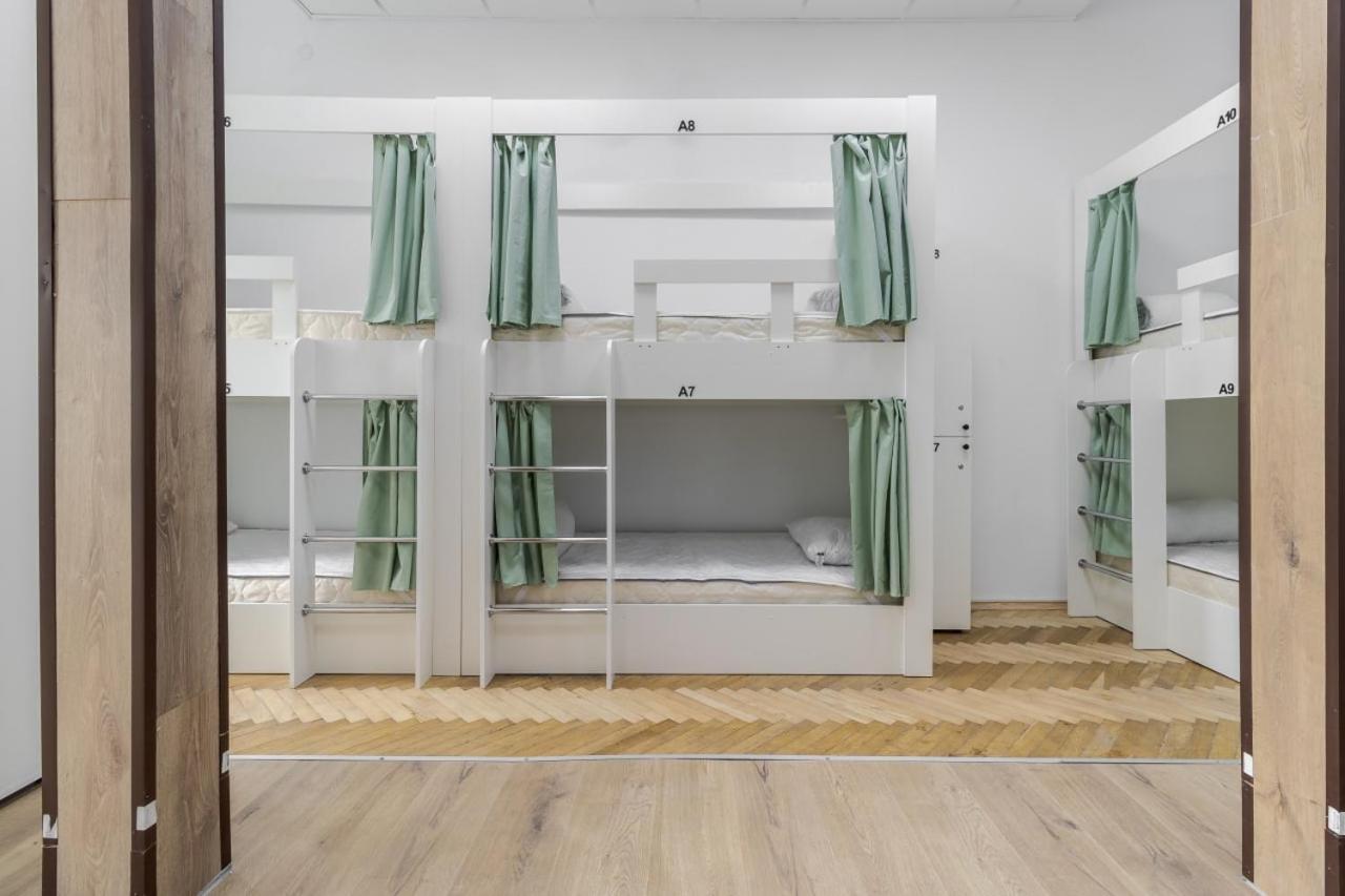 לבוב In Town Hostel מראה חיצוני תמונה